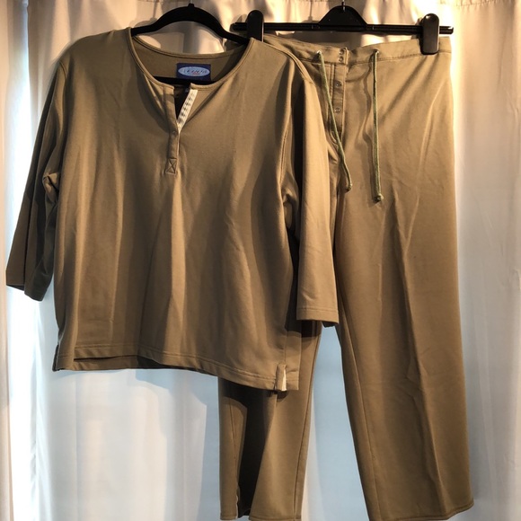 Misses Fuda Sportwear - Picture 7 of 7